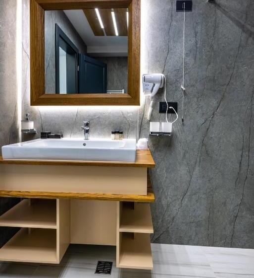 豪华套房, Ivascu