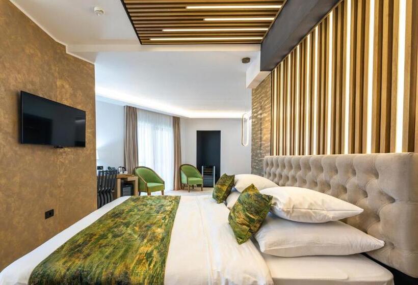 带阳台套房, Ivascu