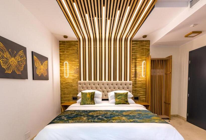 带阳台的豪华间, Ivascu