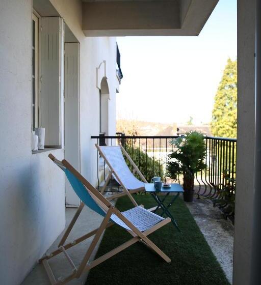 バルコニー付きスタンダードルーム, Aux Portes Du Château