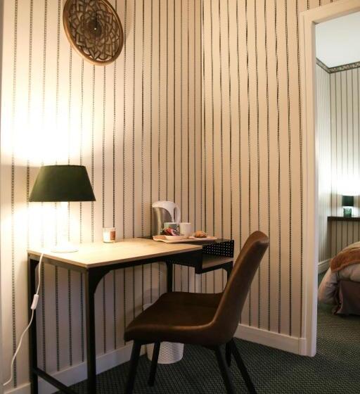 ファミリールーム, Aux Portes Du Château