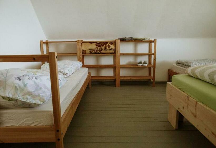 اتاق خانوادگی, Dom Na Slivnici