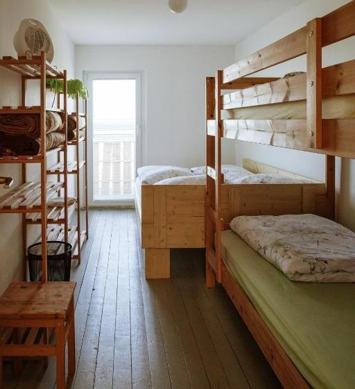 اتاق خانوادگی, Dom Na Slivnici