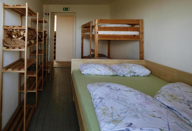 اتاق خانوادگی, Dom Na Slivnici