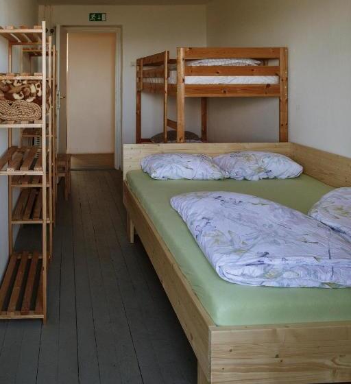 اتاق خانوادگی, Dom Na Slivnici