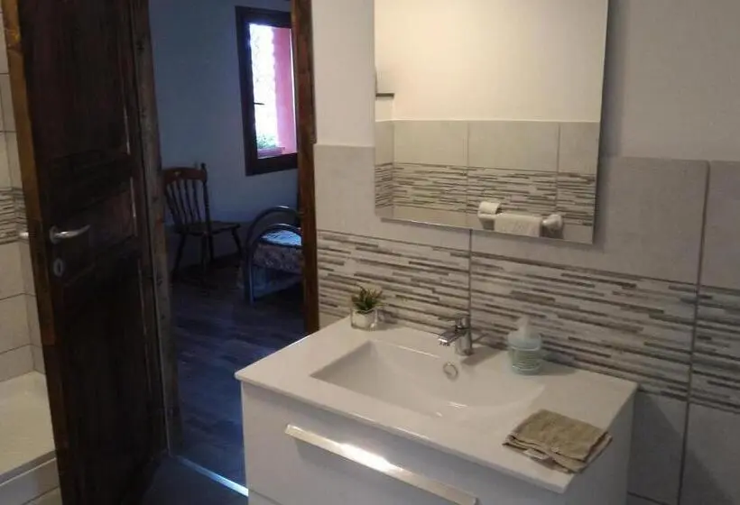デラックスルーム, Corona Bed & Breakfast
