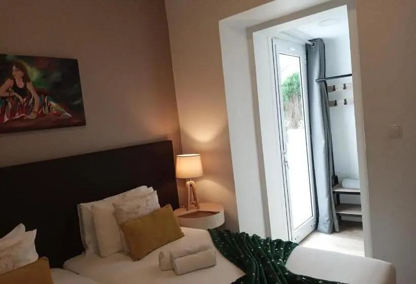 庭の見えるジュニアスイート, Victória Guest House