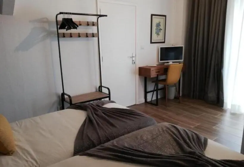 庭の見えるジュニアスイート, Victória Guest House
