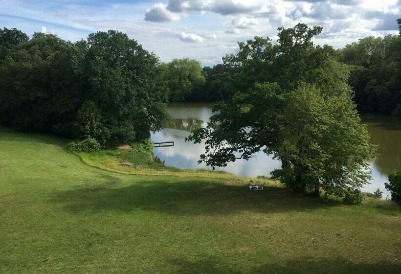 غرفة عائلية, Château De Praslins