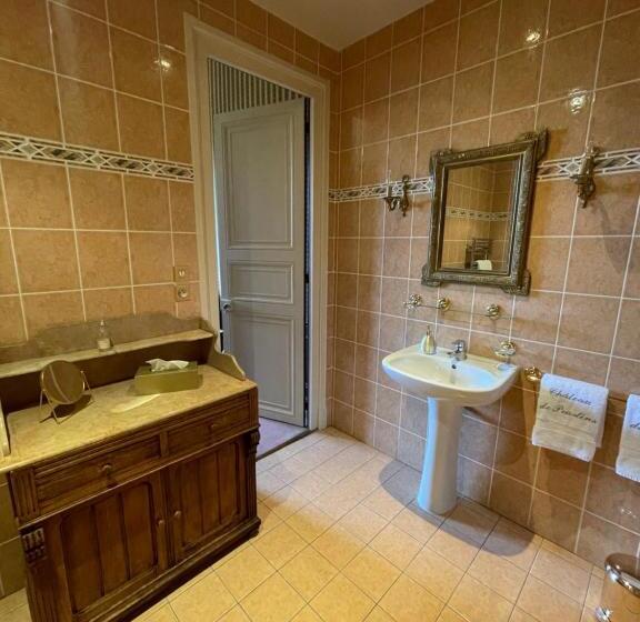 غرفة قياسية, Château De Praslins