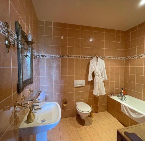 غرفة قياسية, Château De Praslins