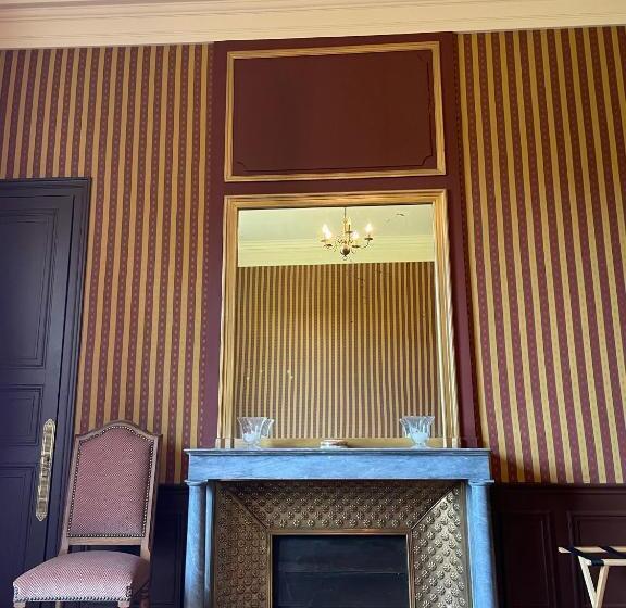 غرفة قياسية, Château De Praslins