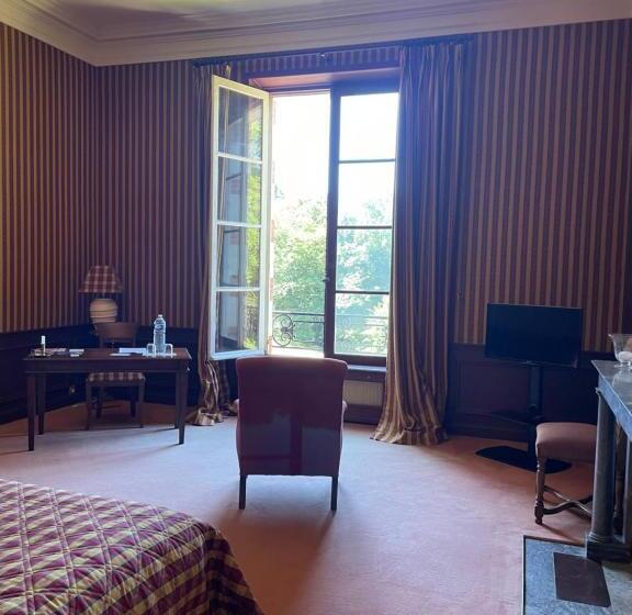 غرفة قياسية, Château De Praslins