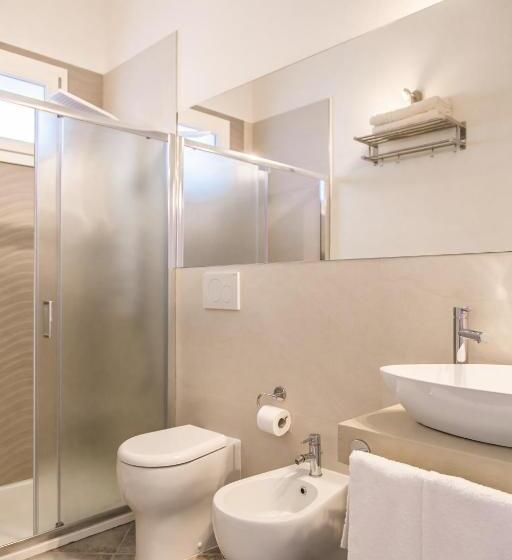 غرفة قياسية مطلّة علي البحر, Controvento