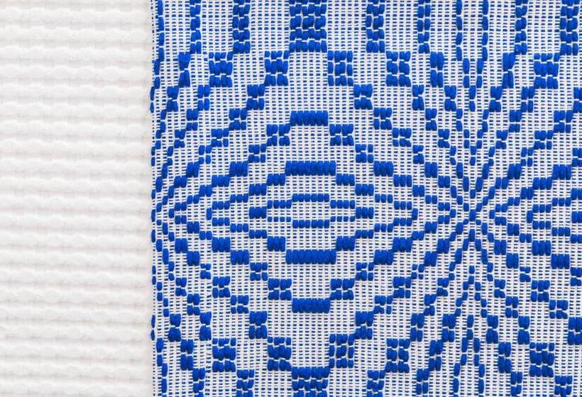 غرفة قياسية مطلّة علي البحر, Controvento