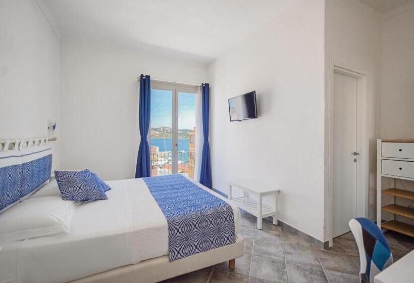 غرفة قياسية مطلّة علي البحر, Controvento