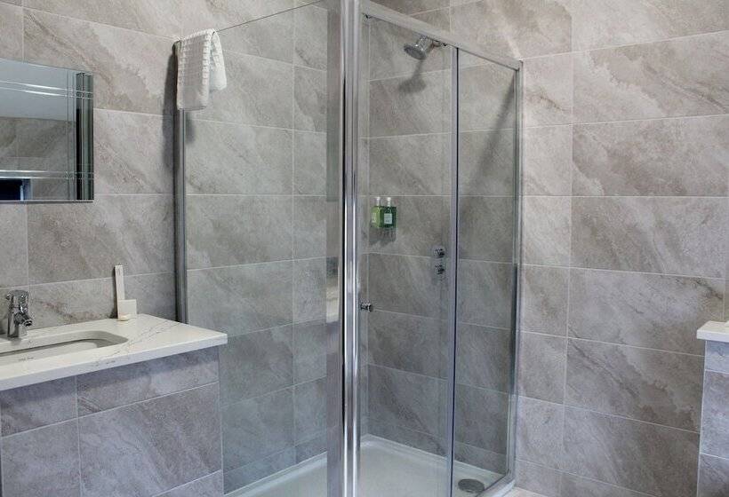 标准间, Joyce S Carndonagh Inishowen