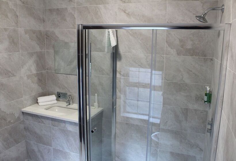 标准间, Joyce S Carndonagh Inishowen