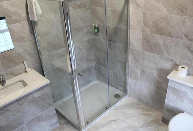 标准间, Joyce S Carndonagh Inishowen