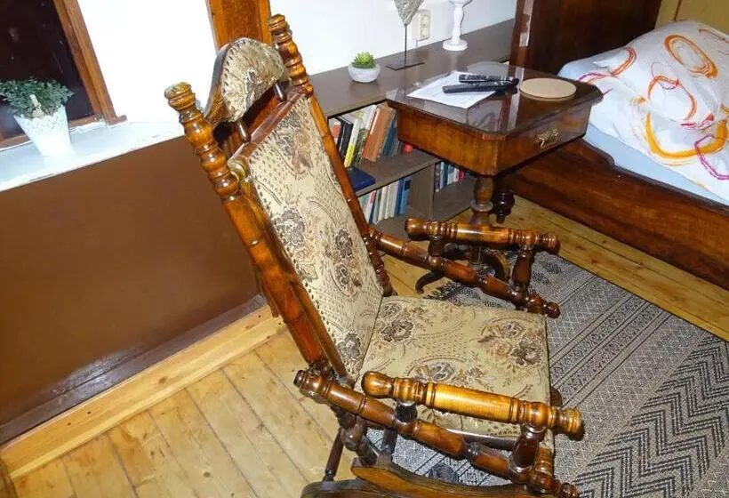 スタンダードシングルルーム, Art Ddr Eig Bad Dir Im Zim, 3 Og, Treppensteigen Kein Fruehhstück Keine Kueche Nur Uebernachtung Par