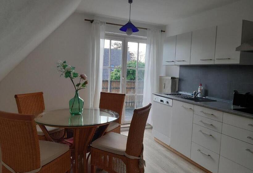 带共用浴室的标准房间, Bassener Monteurwohnung