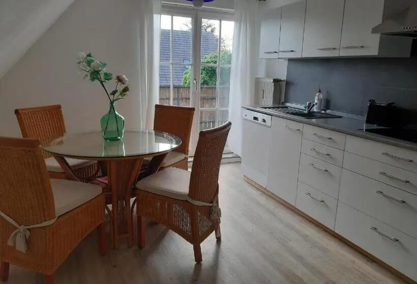 バスルーム共有のシングルスタンダード, Bassener Monteurwohnung