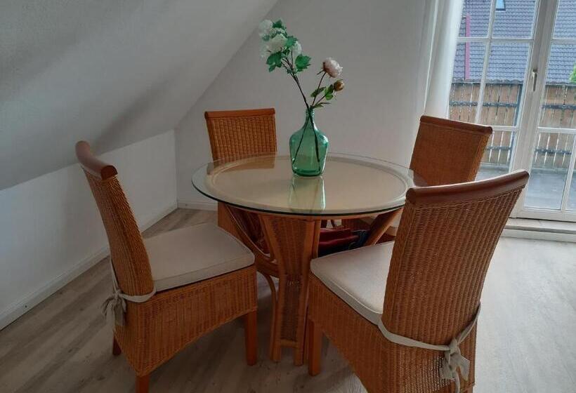 带共用浴室的标准房间, Bassener Monteurwohnung