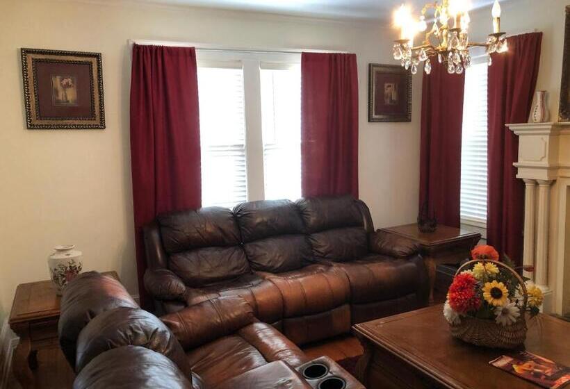 غرفة قياسية, Brick House Retreat