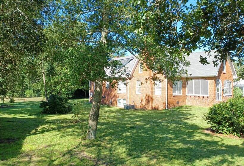 غرفة قياسية, Brick House Retreat