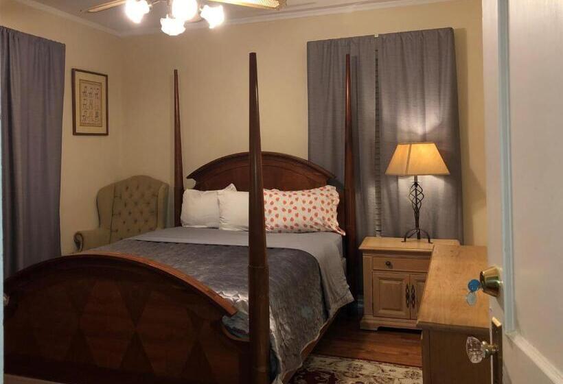 غرفة قياسية, Brick House Retreat