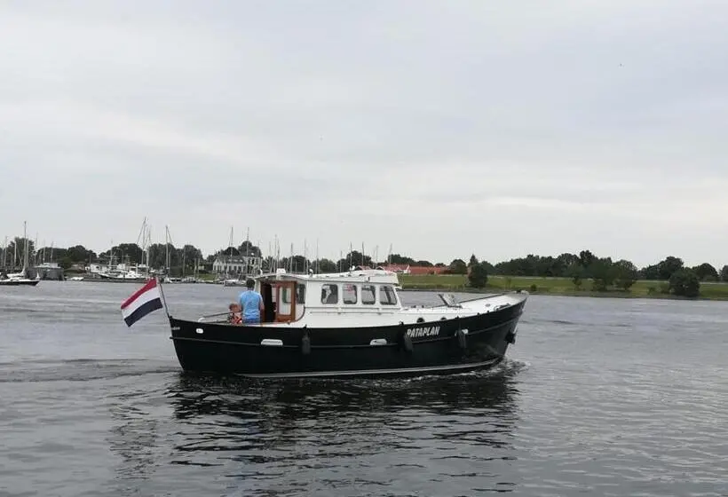 レイクビュースタンダードルーム, Privé B&b Motorsailer Rataplan
