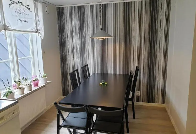 Huoneisto 1 Makuuhuone, Adelsgatan 36 Lägenhetshotell, Gotland Living And Meeting