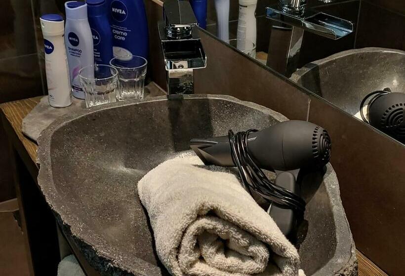 חדר דלוקס, La Vie En Rose