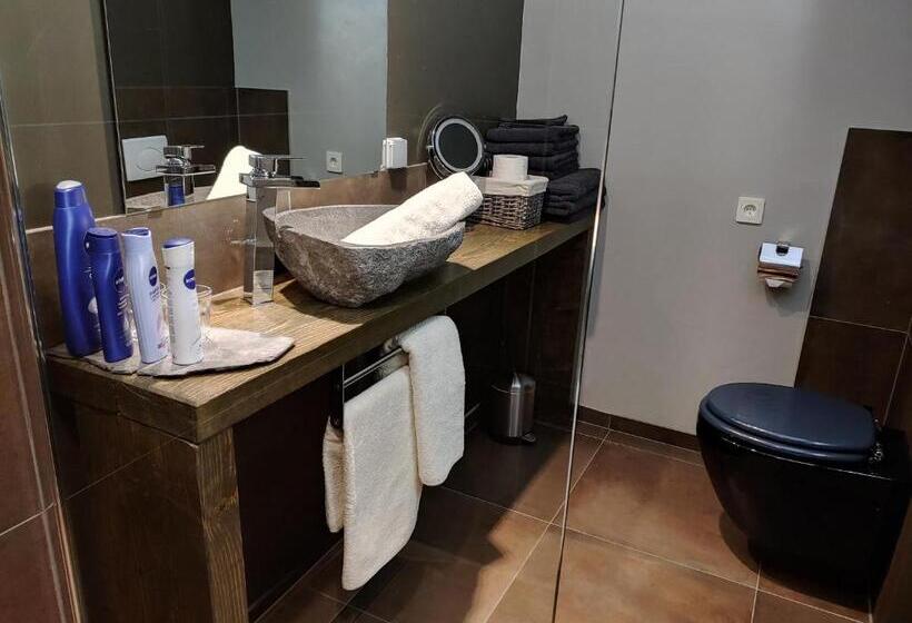 חדר דלוקס, La Vie En Rose