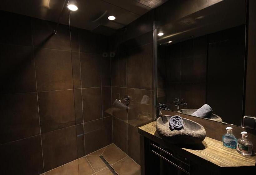 חדר דלוקס, La Vie En Rose