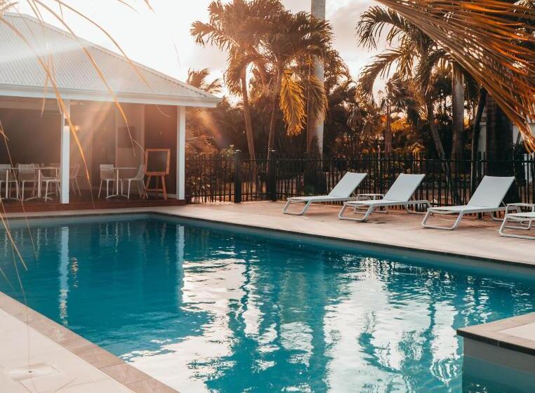 بانگلوی استاندارد, Domaine Saint François