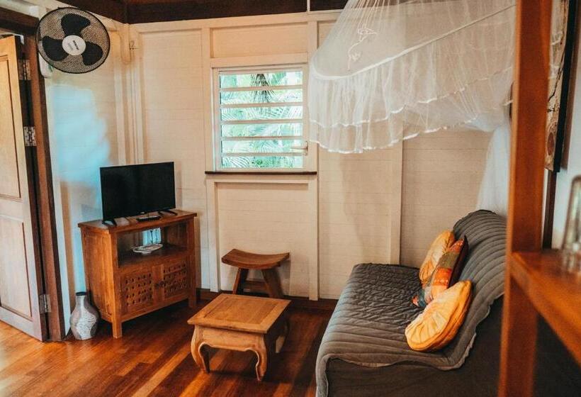 بانگلوی استاندارد, Domaine Saint François