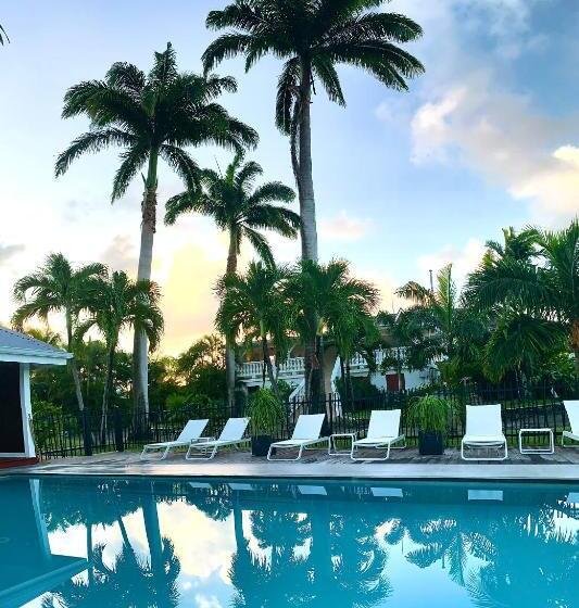 بانگلوی استاندارد, Domaine Saint François