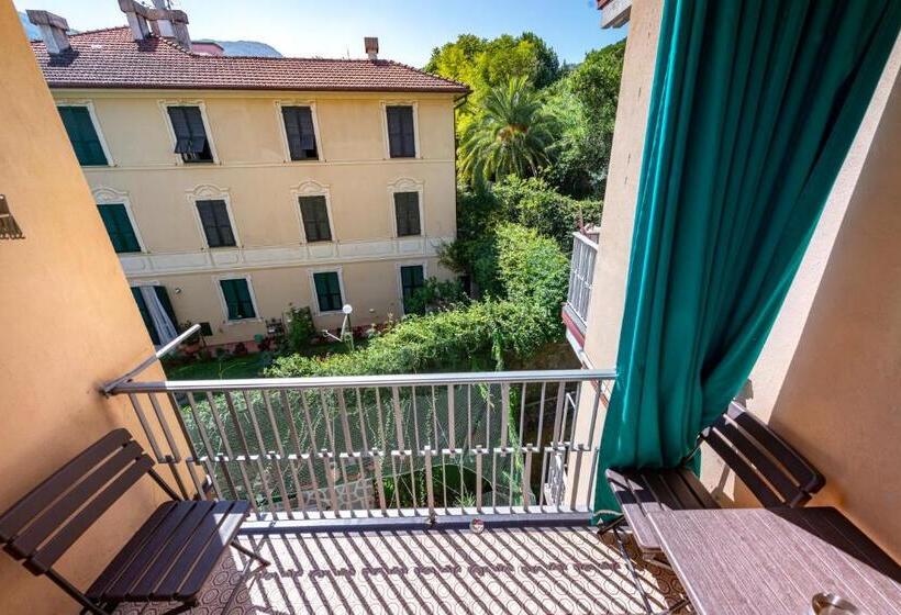 Pokój Standard Trzyosobowy, Affittacamere Arcobaleno