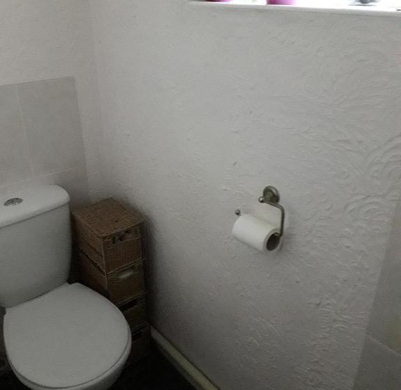 غرفة فردية  مطلة على الحديقة, 2 Single Beds For 2 Guest, Large Room, Sofa, Netflix, Garden View, Patio & Seating