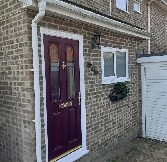 غرفة فردية  مطلة على الحديقة, 2 Single Beds For 2 Guest, Large Room, Sofa, Netflix, Garden View, Patio & Seating