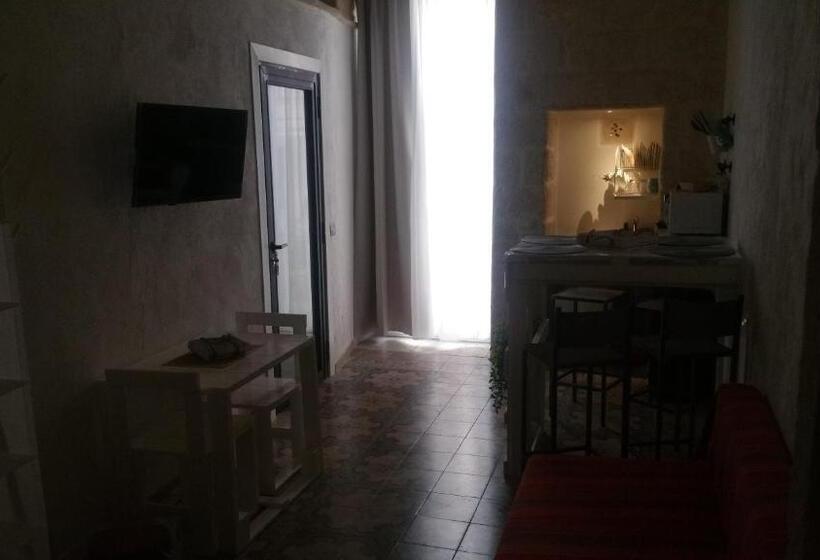 غرفة قياسية رباعية مزودة بشُرفة, Polignano Bonita