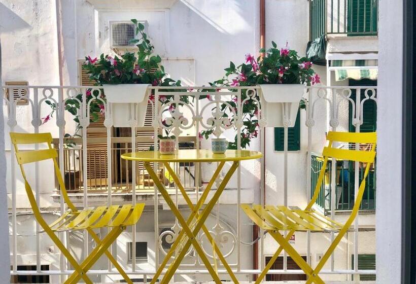 غرفة قياسية رباعية مزودة بشُرفة, Polignano Bonita