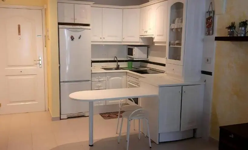 Huoneisto 1 Makuuhuone Allasnäkymä, Residence Balcon Del Mar