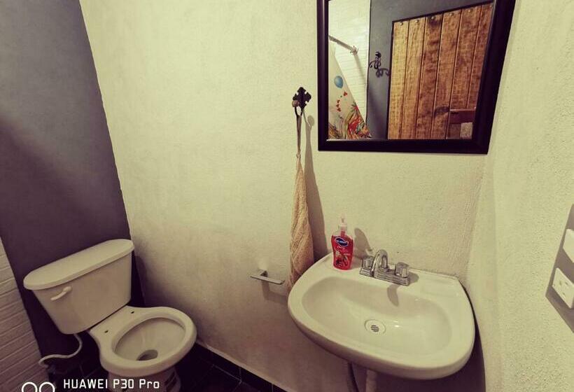 غرفة قياسية مزوَّدة بشُرفة, Posada Mi Angel