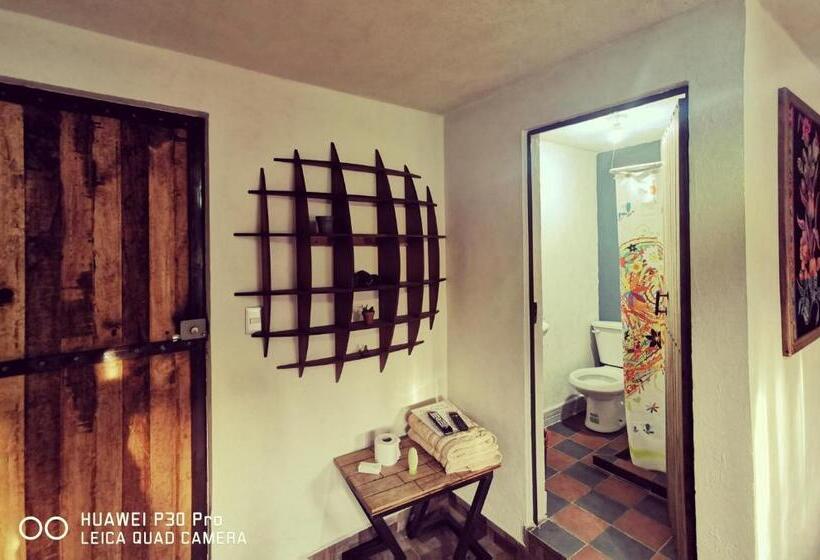 غرفة قياسية رباعية مزودة بشُرفة, Posada Mi Angel