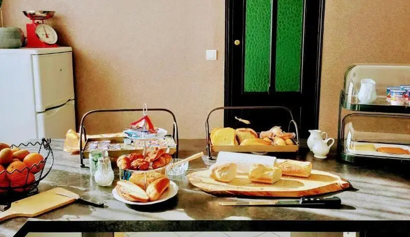 スタンダードルーム, A La Villa Perroy Les Chambres Sont Spacieuses Et Les Petit Déjeuners Offerts