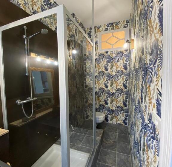 Standard Værelse, A La Villa Perroy Les Chambres Sont Spacieuses Et Les Petit Déjeuners Offerts