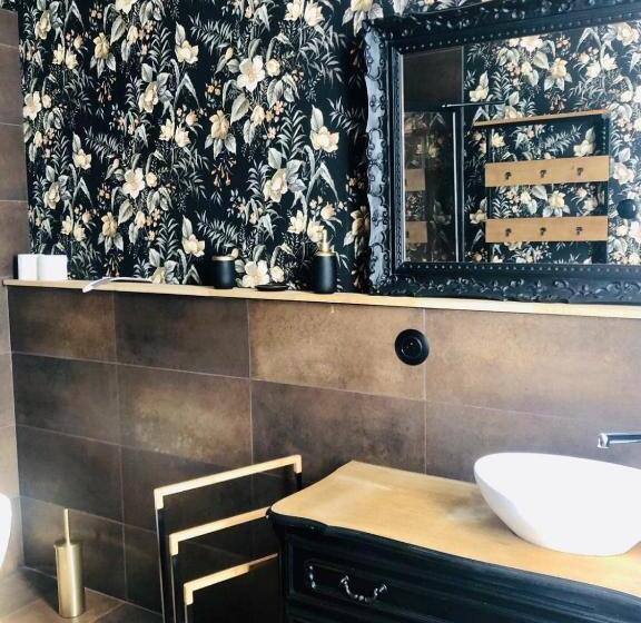 Deluxe Værelse m. Balkon, A La Villa Perroy Les Chambres Sont Spacieuses Et Les Petit Déjeuners Offerts