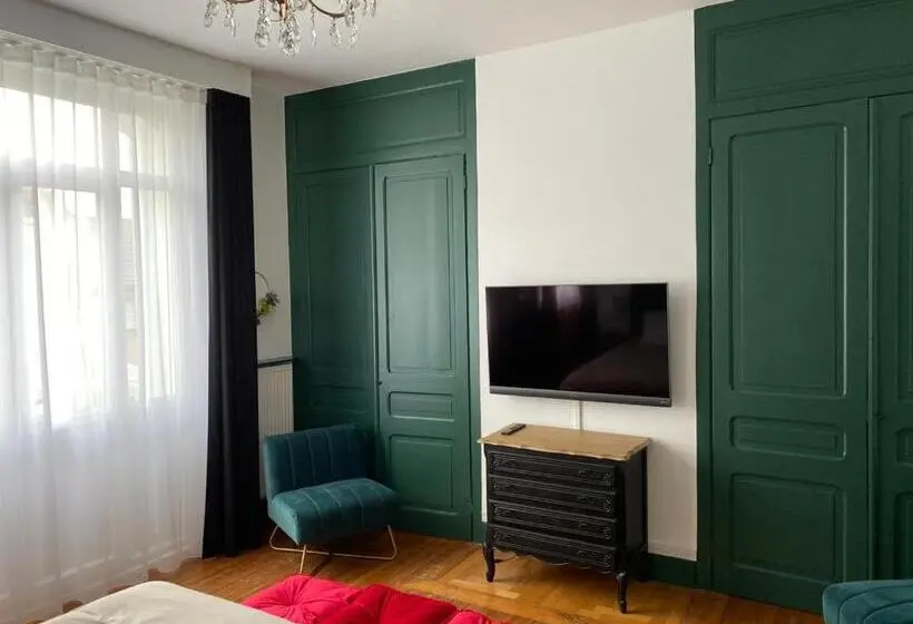 バルコニー付きデラックスルーム, A La Villa Perroy Les Chambres Sont Spacieuses Et Les Petit Déjeuners Offerts